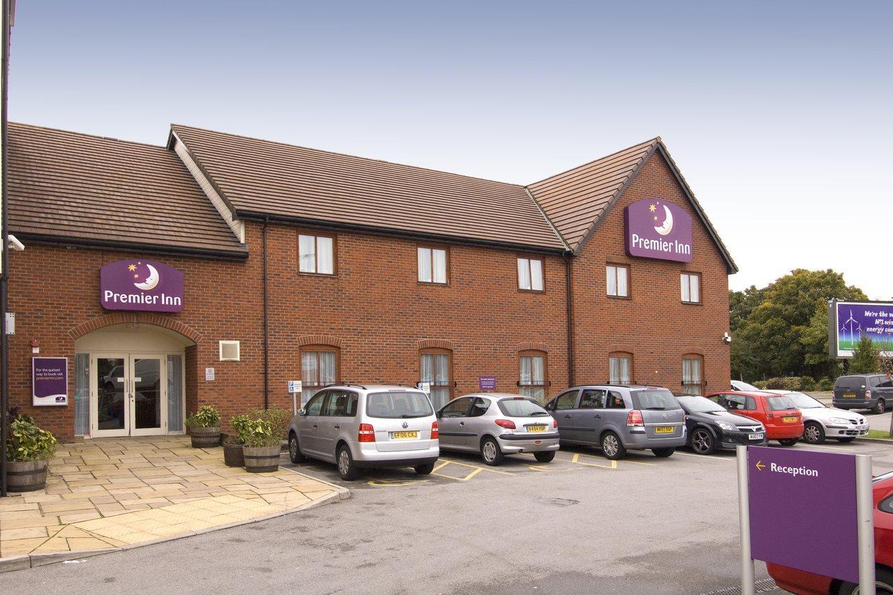 Premier Inn Manchester Trafford Centre North Bagian luar foto