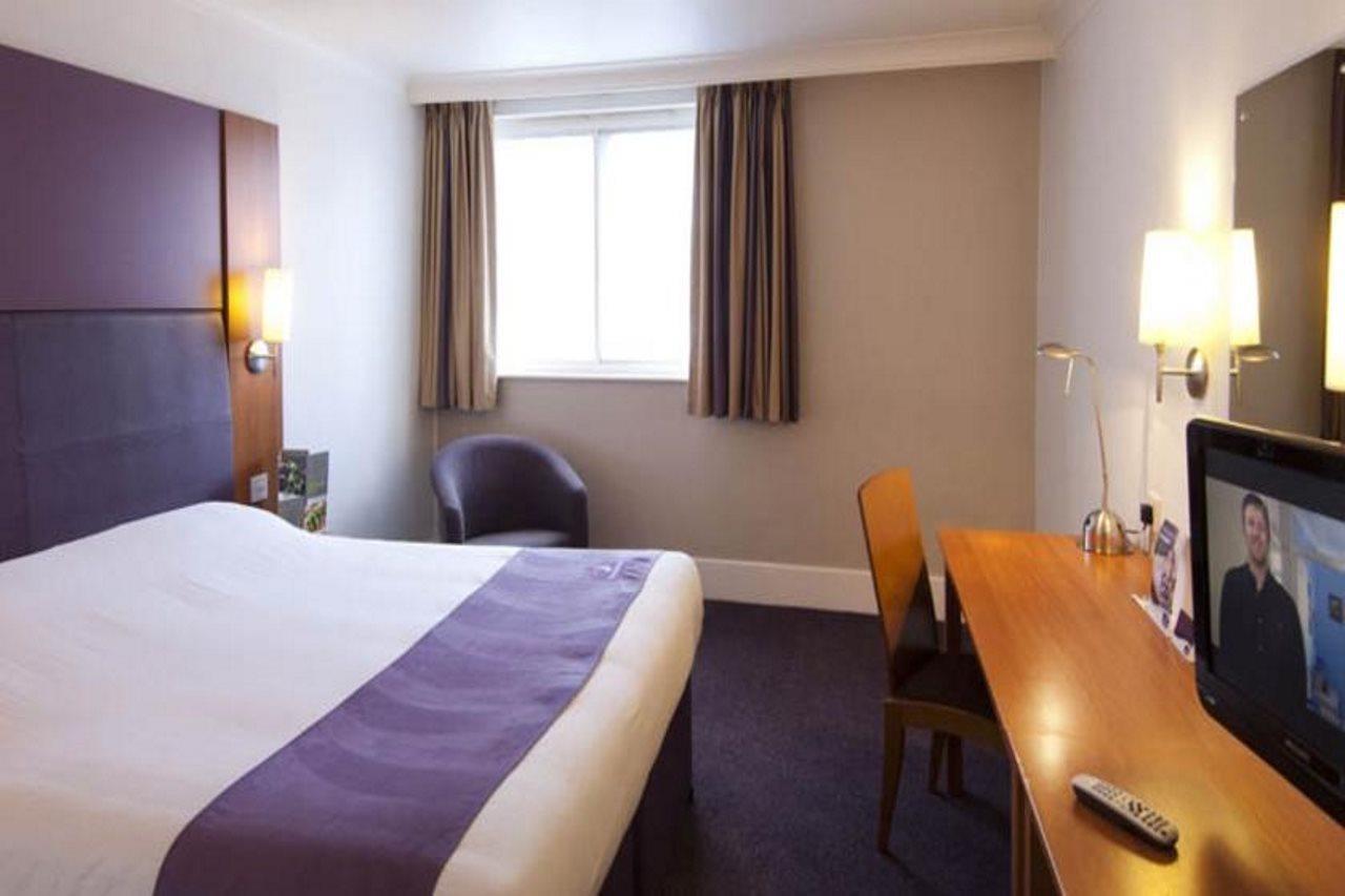 Premier Inn Manchester Trafford Centre North Bagian luar foto