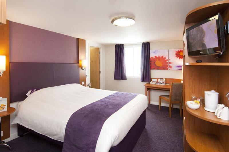 Premier Inn Manchester Trafford Centre North Bagian luar foto