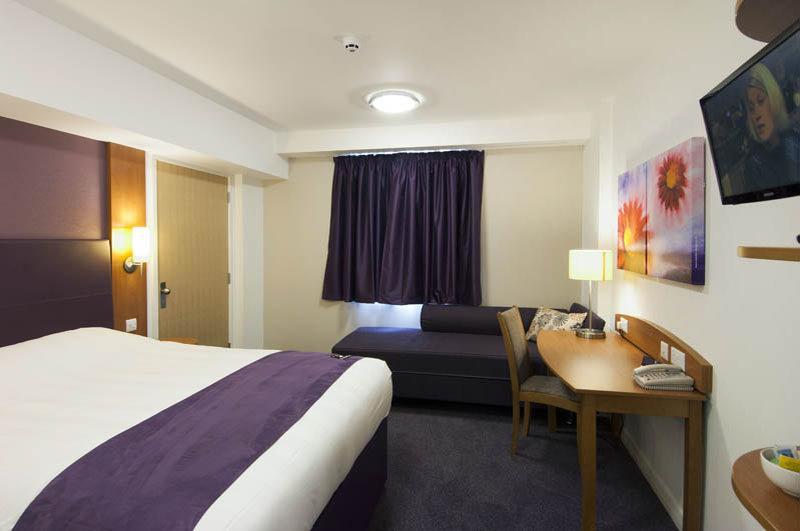 Premier Inn Manchester Trafford Centre North Bagian luar foto