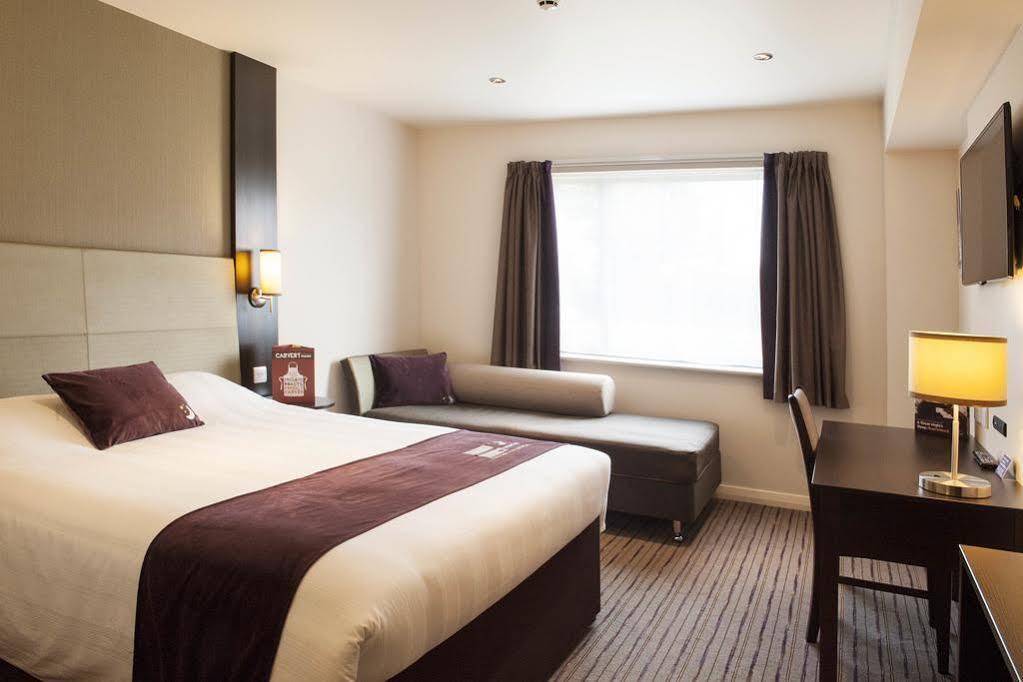 Premier Inn Manchester Trafford Centre North Bagian luar foto