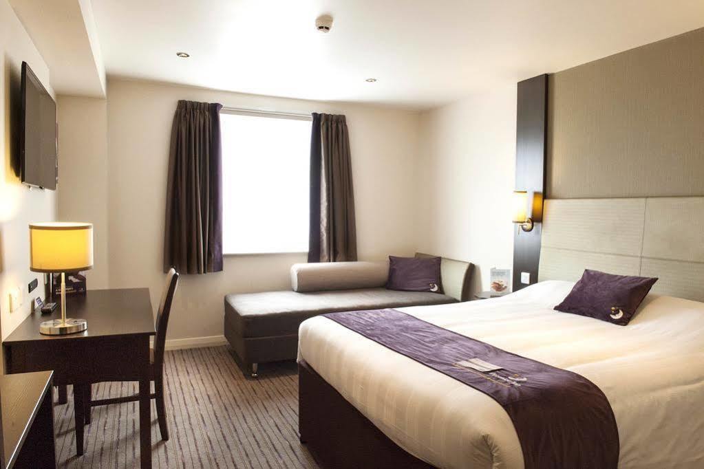 Premier Inn Manchester Trafford Centre North Bagian luar foto