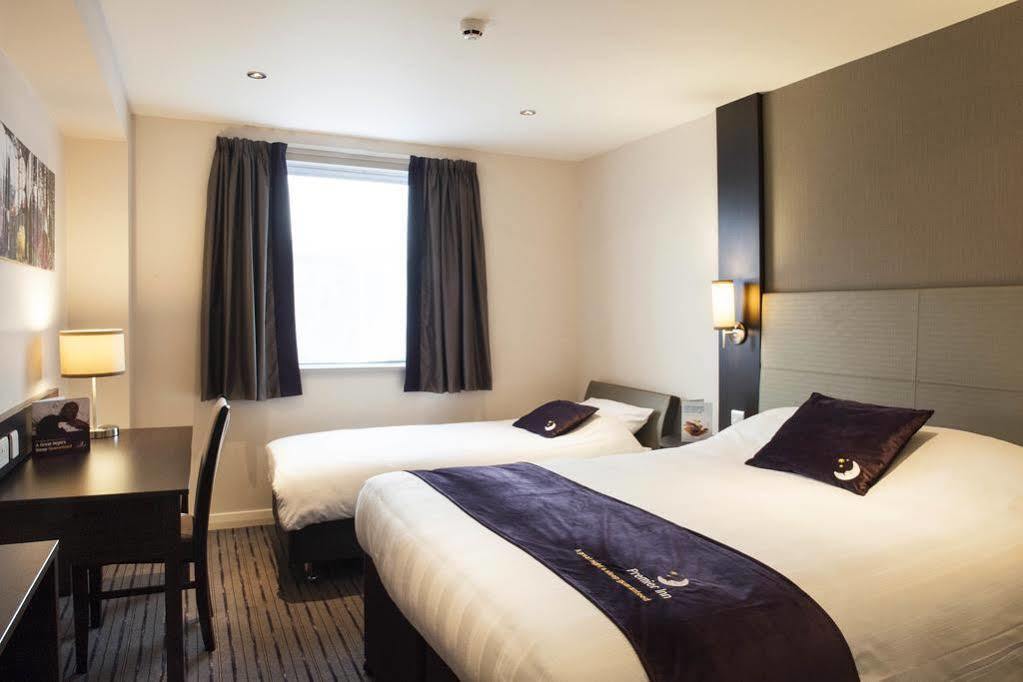 Premier Inn Manchester Trafford Centre North Bagian luar foto