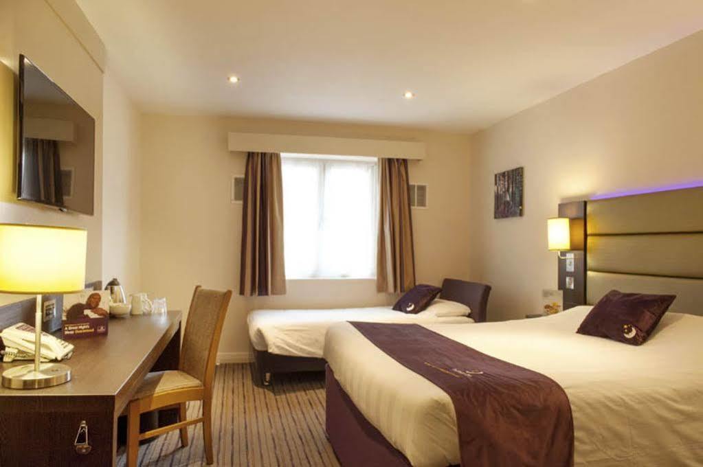 Premier Inn Manchester Trafford Centre North Bagian luar foto