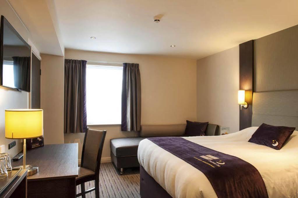 Premier Inn Manchester Trafford Centre North Bagian luar foto