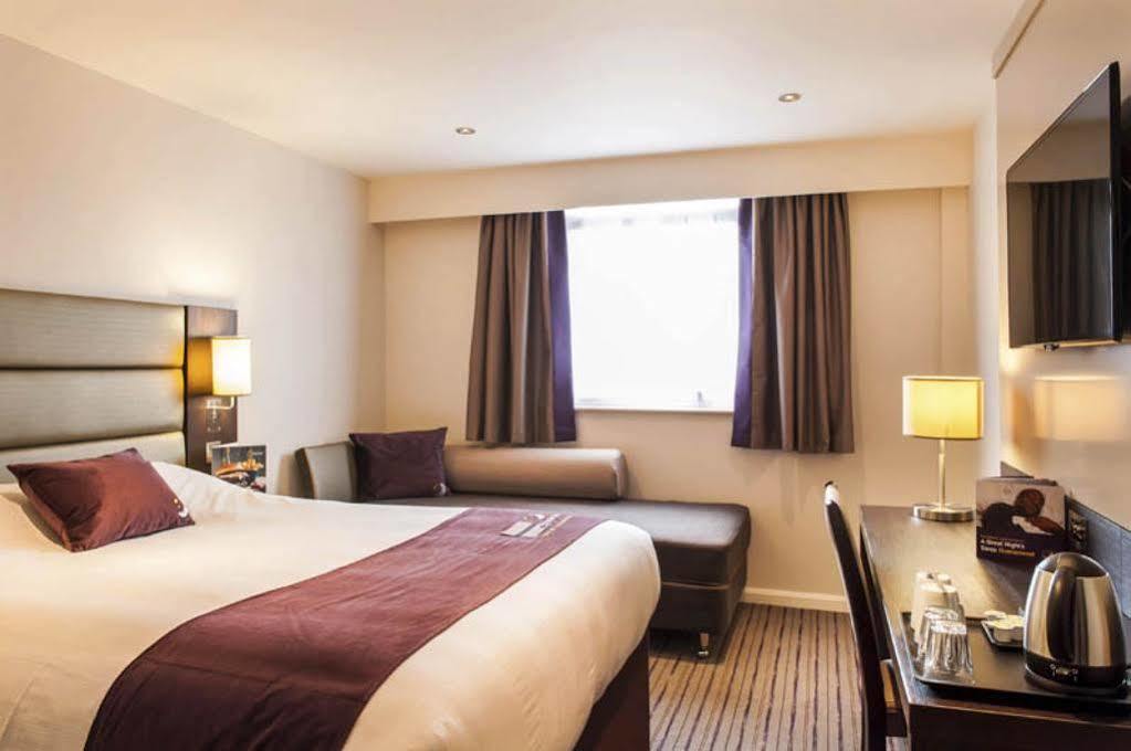 Premier Inn Manchester Trafford Centre North Bagian luar foto