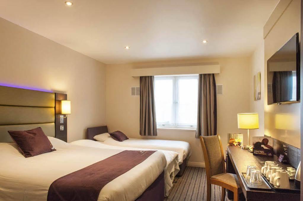 Premier Inn Manchester Trafford Centre North Bagian luar foto