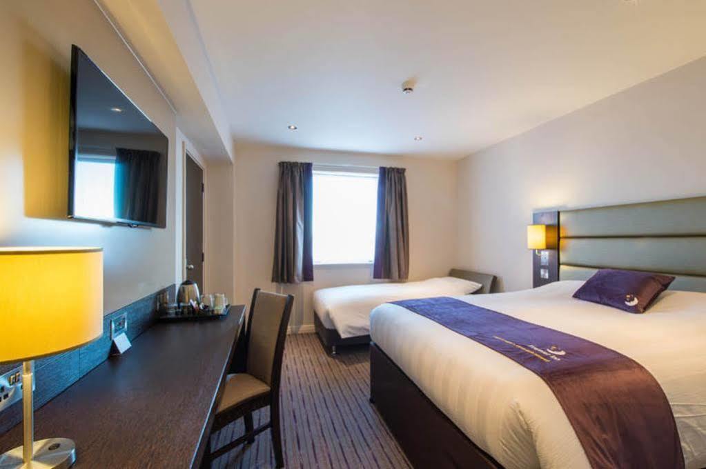 Premier Inn Manchester Trafford Centre North Bagian luar foto