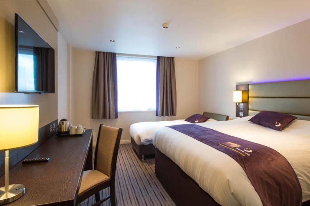 Premier Inn Manchester Trafford Centre North Bagian luar foto