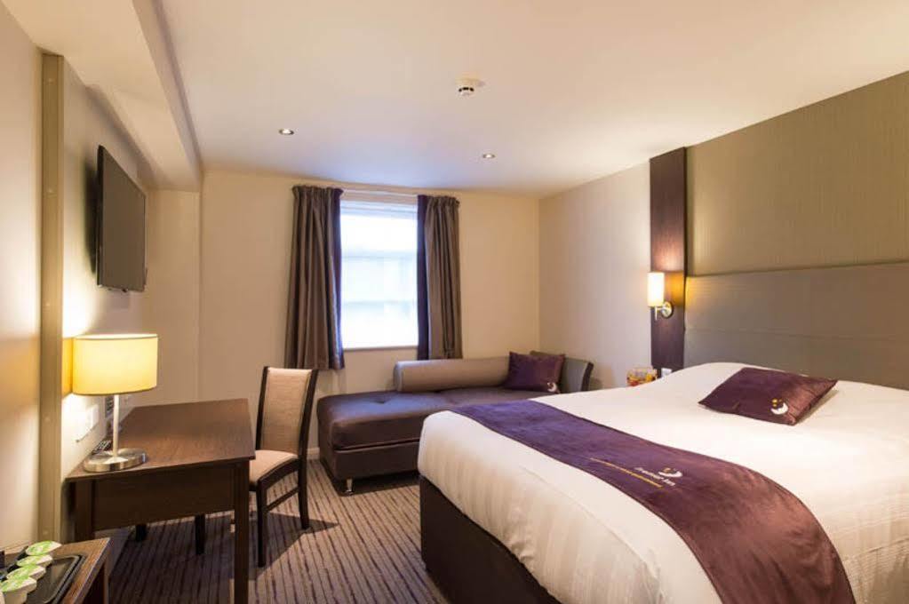 Premier Inn Manchester Trafford Centre North Bagian luar foto