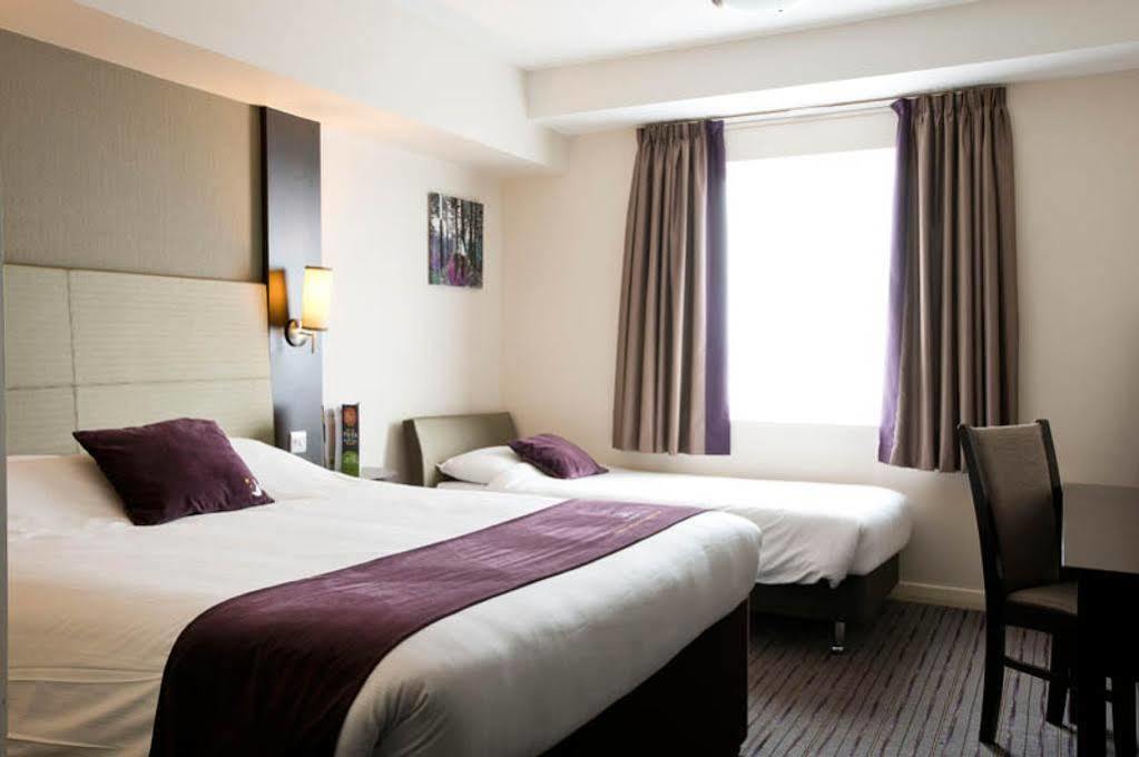 Premier Inn Manchester Trafford Centre North Bagian luar foto