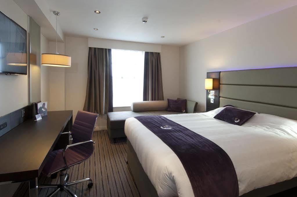 Premier Inn Manchester Trafford Centre North Bagian luar foto