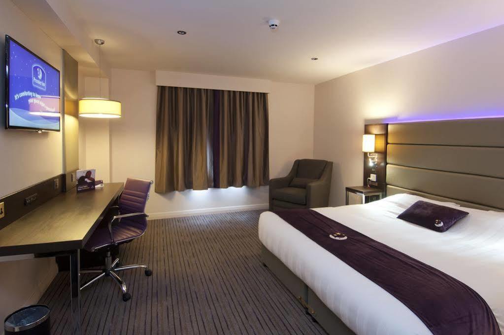 Premier Inn Manchester Trafford Centre North Bagian luar foto